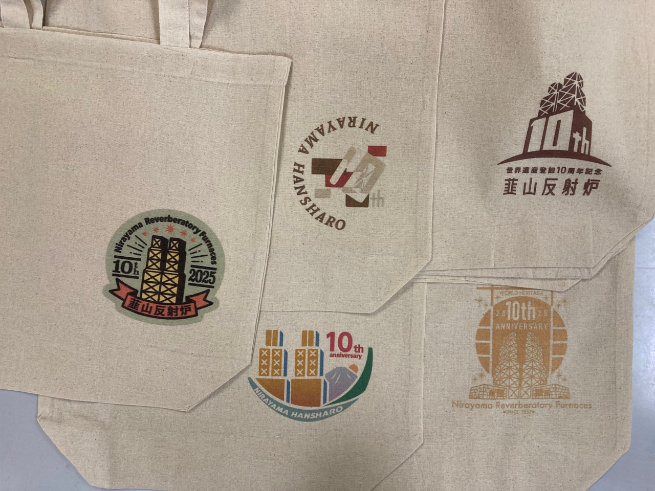 【 E719 】 コレクター放出品　明治時代～大正時代　アイヌ玉魚根付皮提げ袋 E719 】 コレクター放出品 明治時代～大正時代 アイヌ玉魚根付皮提げ袋